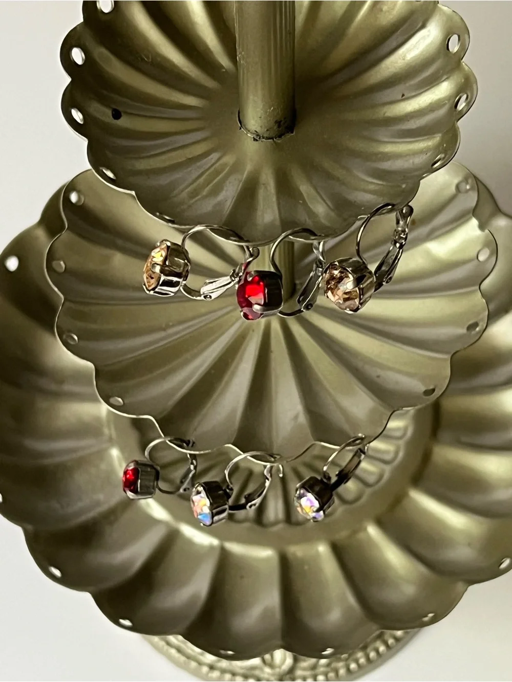 Beautiful bird accented Three Tiered heavy silvery gray jewelry holder/display.